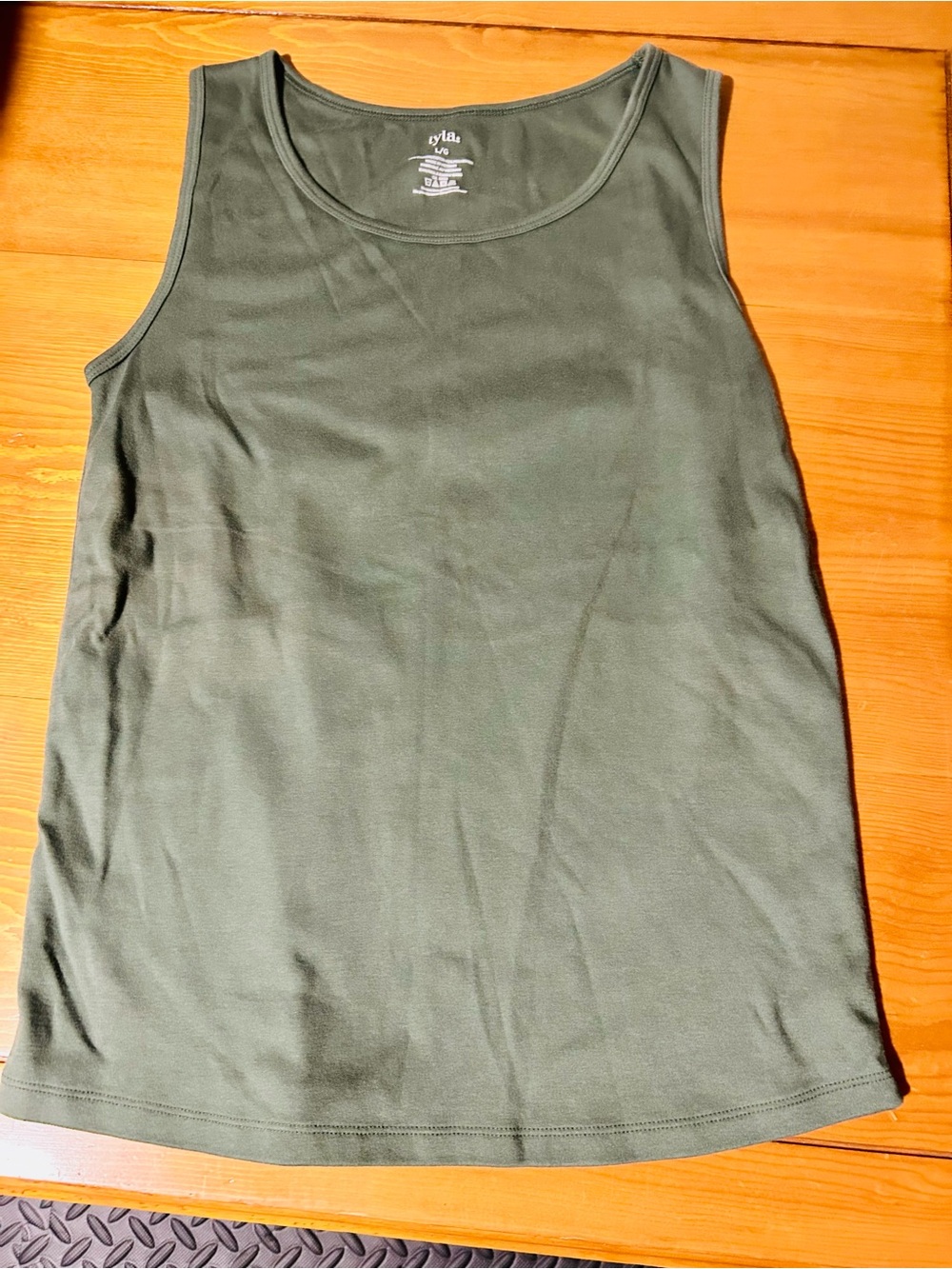 (3/$10) iyla Olive Scoop Neck Tank Top - L
